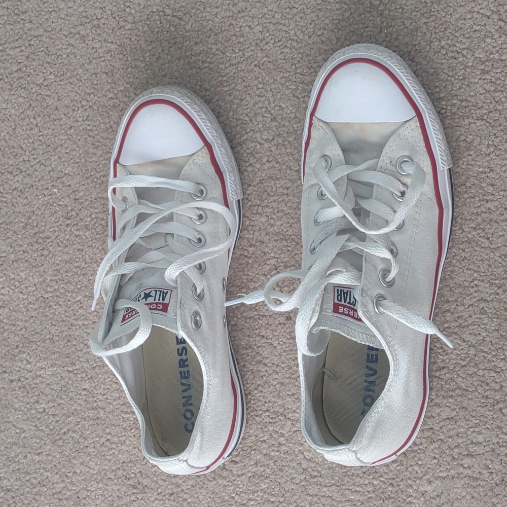 White low rise Converse 🤍